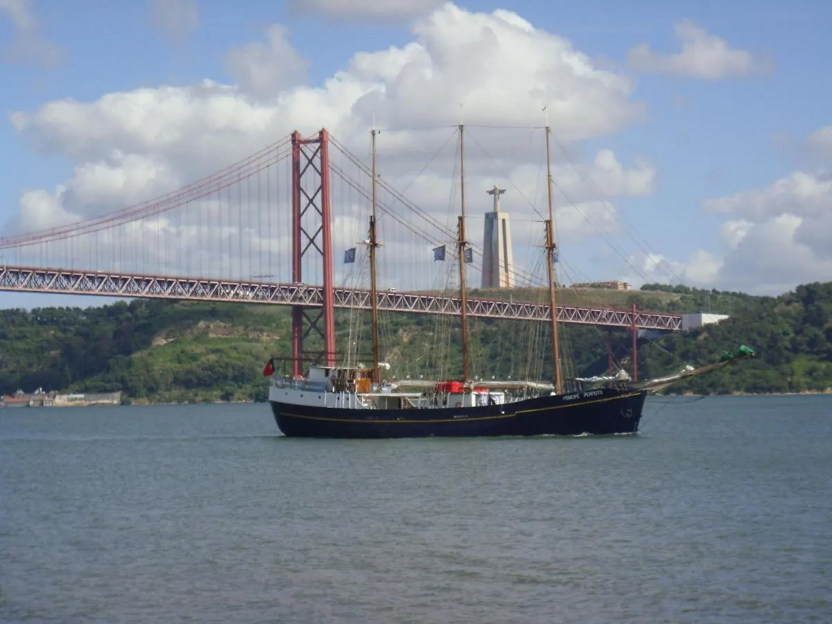 Bairro Alto Gaveas Family Apartment Lisbon